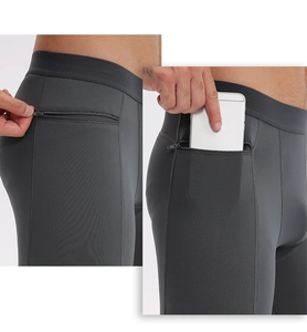 Detalle de pantalones cortos de compresión para hombre con bolsillo con cremallera
