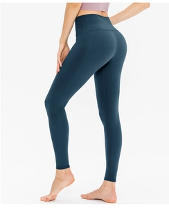 Detailansicht der dunkelblauen Yoga-Hose mit hoher Taille und formgebenden Gesäßnähten