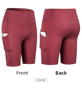 Dettaglio dei pantaloncini yoga bordeaux a vita alta con tasche laterali per cellulari