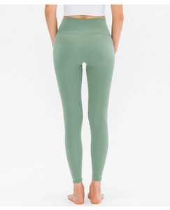 Rückansicht der hoch taillierten salbeigrünen Yogahose mit Push-Up-Effekt
