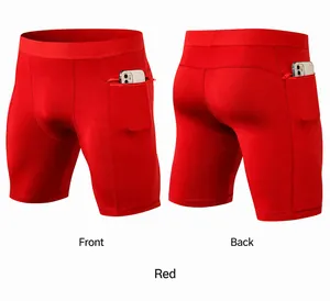 Detalle de pantalones cortos de compresión rojos para hombre con bolsillo con cremallera