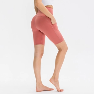 Pantaloncini yoga da donna a vita alta con tasche color corallo, effetto push-up modellante