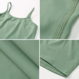 Dettaglio del canotta sportiva verde salvia con cuciture rinforzate e trama a maglia