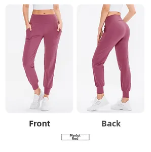 Detailansicht der Merlotroten High-Waist Yoga-Jogginghose mit Seitentaschen von vorne und hinten