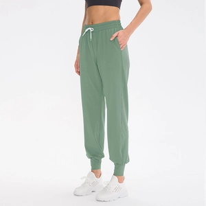 Pantalon de jogging femme vert sauge avec cordon de serrage et poches latérales