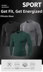 Gros plan de hauts de compression élastiques en noir, gris et vert avec coutures plates