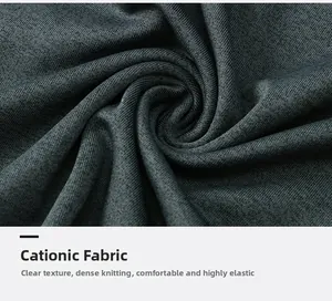 Détail du tissu cationique gris foncé montrant une maille fine et une grande élasticité