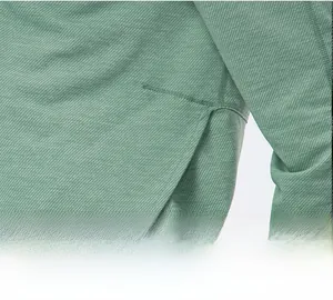 Dettaglio del tessuto twill di cavalleria verde con trama a maglia ed alta elasticità