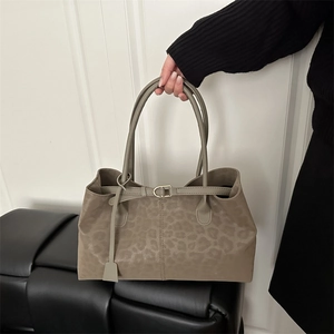 Retro leopard print tote bag with large capacity, matte leather finish, and shoulder straps