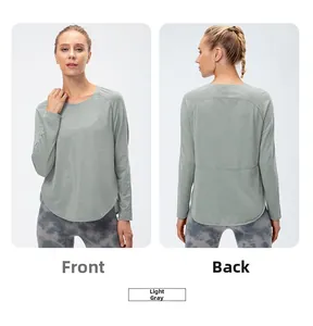Vista anteriore e posteriore della maglia da yoga grigio chiaro a maniche lunghe da donna