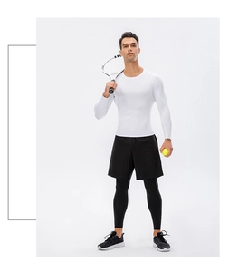 Vue détaillée du t-shirt de compression blanc à manches longues montrant l'élasticité