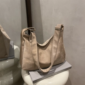 Women Large Capacity Retro Hobo Shoulder Bag PU Leather Vintage Commuting Underarm Tote Bag With Bear Pendant Handbag