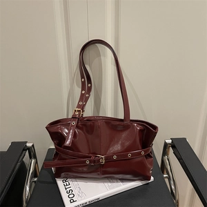 Women Vintage PU Leather Shoulder Bag Retro Large Capacity Tote Bag With Belt Buckle Eyelets Glossy Commuting Handbag