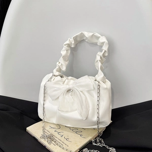 Sac à main nuage plissé blanc élégant avec grand nœud et bandoulière en chaîne argentée