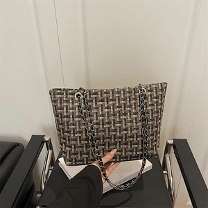 Chic plaid tweed tote bag with chain strap and large capacity for women's daily commute