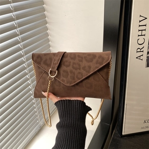 Fashionable leopard print envelope crossbody bag with gold chain strap for women