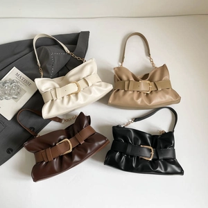 Grands sacs cabas plissés souples avec boucle en blanc, kaki, marron et noir