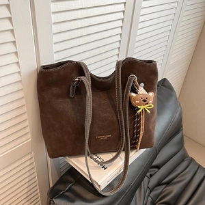 Vintage PU Leather Tote Bag For Women Contrast Stitching Large Capacity Shoulder Bag With Bear Pendant Casual Commuter Bag
