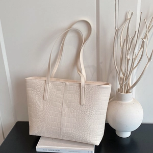 Elegant crocodile pattern tote bag in cream faux leather with double shoulder straps