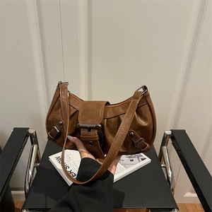 Schicke Vintage-Schultertasche aus PU-Leder in Karamellbraun mit plissiertem Design