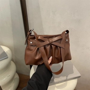 Retro braune Handtasche mit Falten, Schleife und Sternnieten für Damen im Vintage-Stil