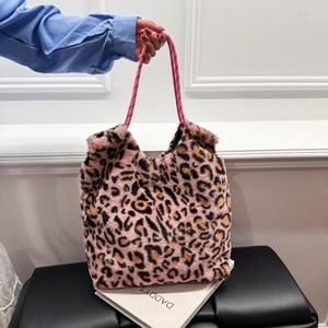 Rosafarbene Shopper-Tasche mit Leopardenmuster aus Kunstpelz und geflochtenen Seilgriffen