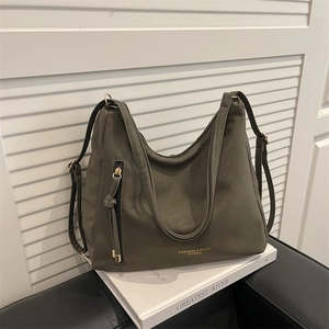Vintage Large Capacity Hobo Shoulder Bag For Women Minimalist PU Leather Tote Bag With Cute Bear Pendant Commuter Bag