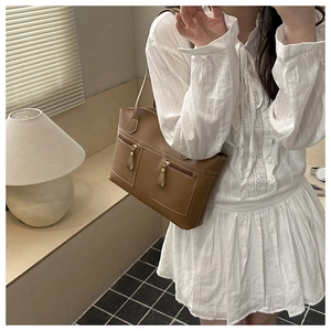 Brown vintage faux leather tote bag detail with double horizontal zipper pockets