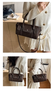 Détail du grand sac Boston rétro marron avec surpiqûres contrastées et deux poignées