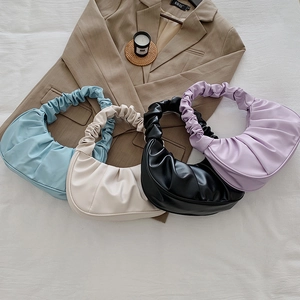 Sacs à bandoulière plissés chic en couleurs pastel avec un style rétro français