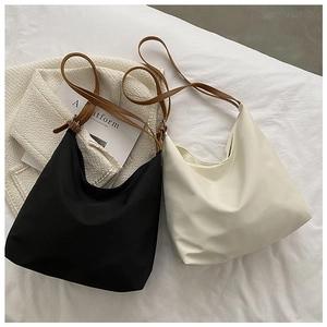 Sacs à bandoulière minimalistes en nylon noir et beige avec lanières en cuir marron