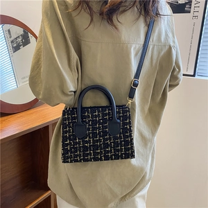 Mini borsa a mano elegante in tweed nero e oro con manico e tracolla regolabile