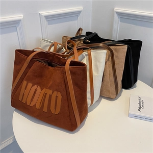 Winter suede tote bag with letter patchwork and leather handles in four classic colors