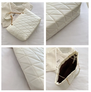 Détails du grand sac cabas blanc matelassé avec chaîne dorée et intérieur spacieux