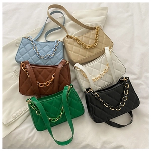 Détails de sacs à bandoulière matelassés en six couleurs avec sangles à chaîne chic