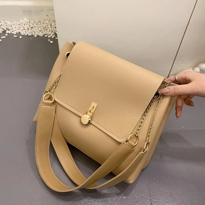 Large Capacity PU Leather Shoulder Bag Retro Contrast Stitching Flap Tote With Metal Lock Chain Strap For Women Fashion