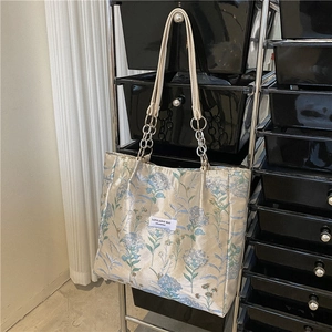 Large floral jacquard tote bag with vintage chain leather strap and elegant pattern