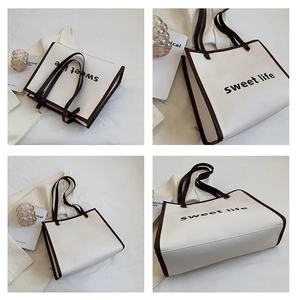 Dettaglio della borsa tote bianca con scritta sweet life e tracolle marroni a contrasto