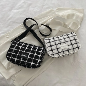 Borse a tracolla chic in tweed a quadri bianche e nere con tracolle regolabili e stile