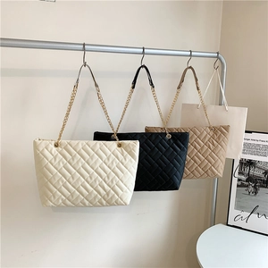 Borse shopper trapuntate con catena dorata in bianco, nero e marrone caffè
