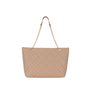 Borsa tote beige trapuntata con cuciture a rombi e manici in catena metallica