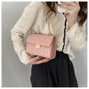 Mirror selfie showing a pink quilted chain bag with a gold buckle and faux leather finish