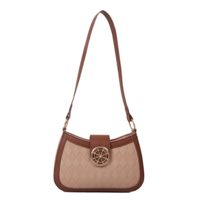 Sac baguette rétro matelassé beige avec bordure marron et fermoir doré élégant pour femme