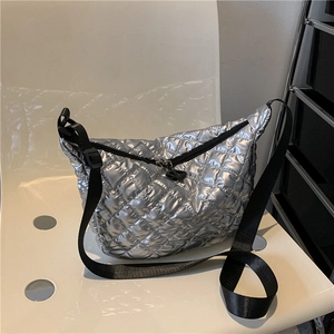 Fashion Quilted Canvas Shoulder Bag For Women Lightweight Rhombus Cloud Pleated Padded Crossbody Bag Casual Hobo Commuter Bag