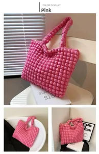 Borsa tote rosa con trama a bolle, cerniera dorata e doppi manici confortevoli