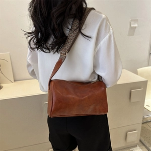 Borsa baguette vintage in pelle marrone con tracolla larga in tessuto etnico
