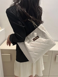 Women Fashion Quilted PU Leather Tote Bag Large Capacity Rhombic Pattern Shoulder Bag With Chain Strap Daily Street Style