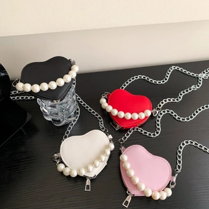 Mini sac bandoulière en forme de cœur avec poignée en perles et chaîne en quatre coloris