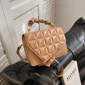 Sac à main en cuir PU matelassé kaki avec poignée froncée et garniture métallique