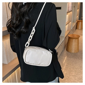 Detail of off-white crossbody bag with thick chain strap and 'FASHION & BAGS' text